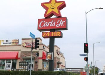 Struggling Carls Jr. franchisee plans to close 10 and sell 49 California locations