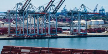 L.A. port traffic rises in April despite trade disruption, higher fuel costs