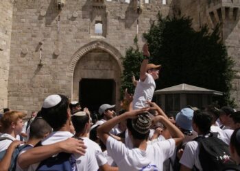 Ultranationalist Jews chant racist slogans during annual march into Jerusalem’s Old City