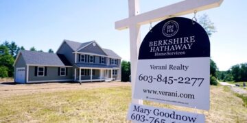 New home sales slump in April as buyers balk at higher mortgage rates