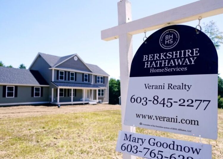 New home sales slump in April as buyers balk at higher mortgage rates