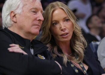 For Dodgers, getting to playoffs is not good enough for Mark Walter. For Lakers?
