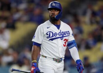 Dodgers’ injury woes continue as Teoscar Hernández leaves game with strained hamstring