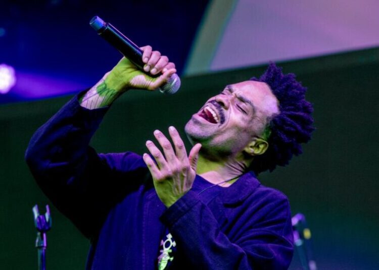 10 minutes backstage with Bilal at Blue Note