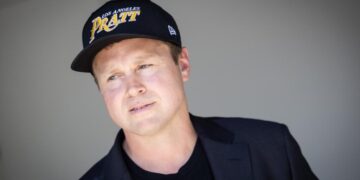 Mayoral hopeful Spencer Pratt heads to the Valley, wooing voters in his rival’s district