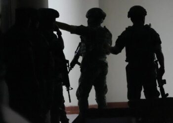 Gunfire breaks out in Philippine Senate where authorities have tried to arrest a senator