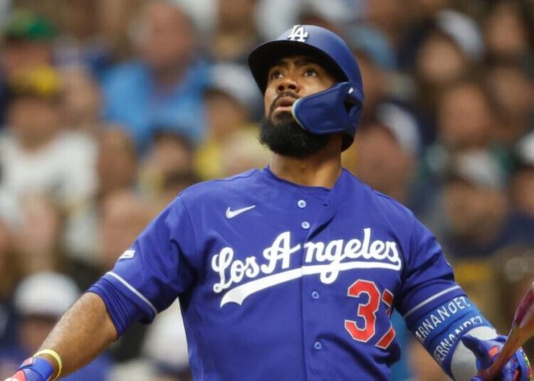 Teoscar Hernández drives in six runs, helps Dodgers rout Brewers