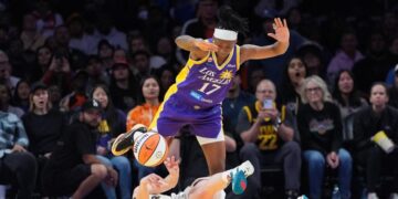 Caitlin Clark and Indiana Fever overwhelm Sparks, who drop their second straight game