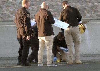 Motorcyclist is shot on 215 Freeway, temporarily closing lanes for police investigation