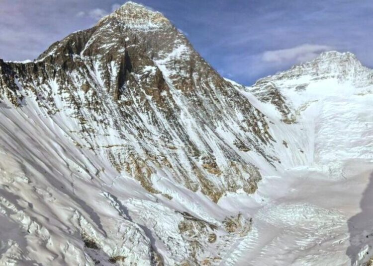 Hundreds of climbers attempting to scale Mt. Everest despite increasing challenges
