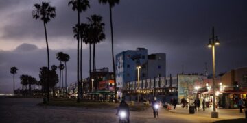 L.A.’s golden streetlights have turned harsh white. Homeowners aren’t happy