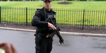 Shots reportedly fired near White House