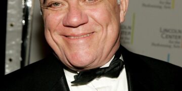 Rex Reed, contrarian film critic who perfected the skewering celebrity interview, dies at 87