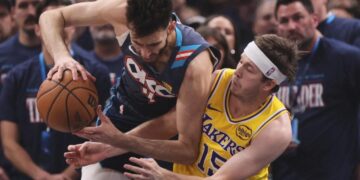 Lakers again falter after halftime in Game 2 loss to the Thunder
