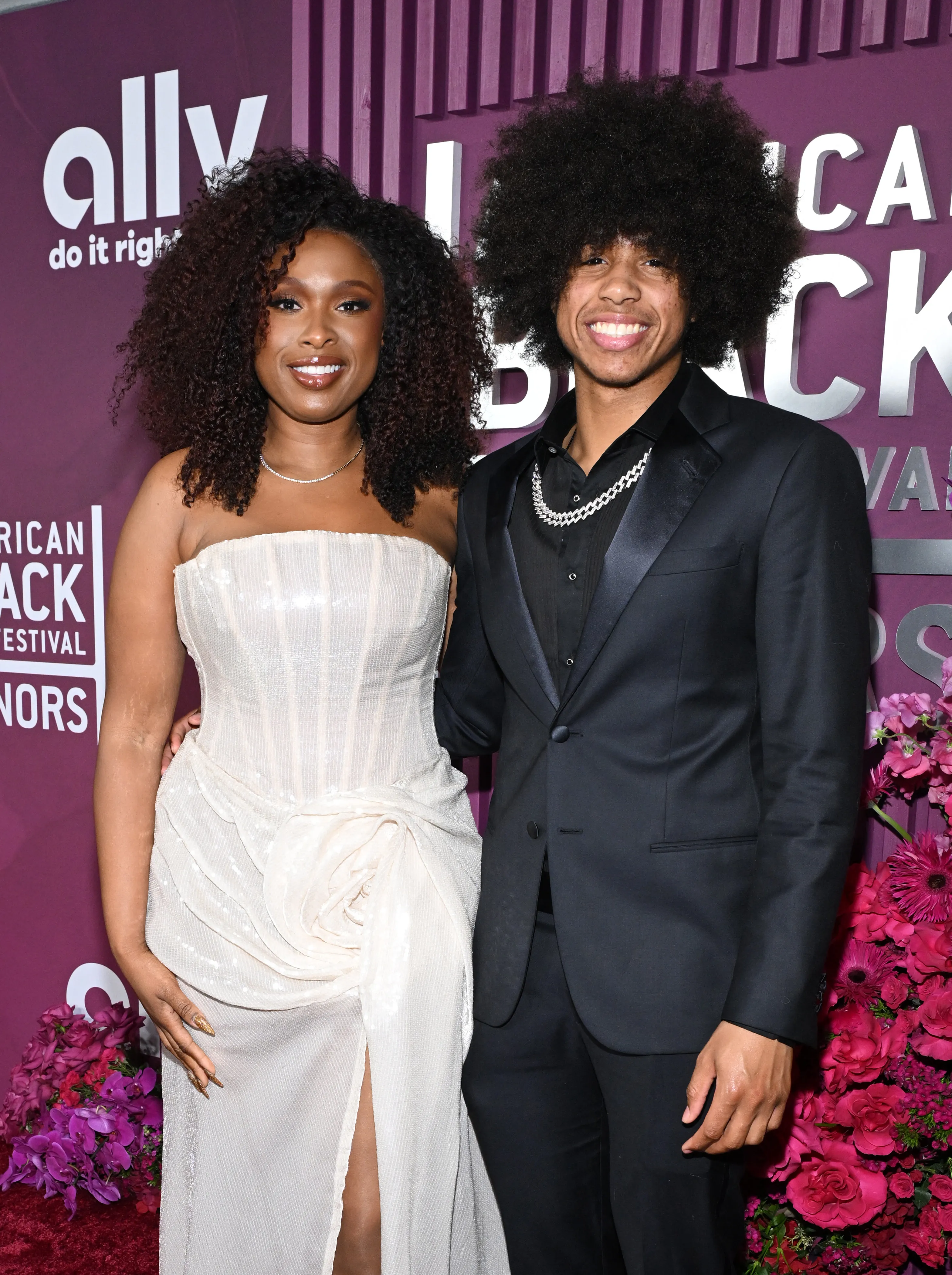 Jennifer Hudson and her son, David Daniel Otunga Jr., pose for a photo.
