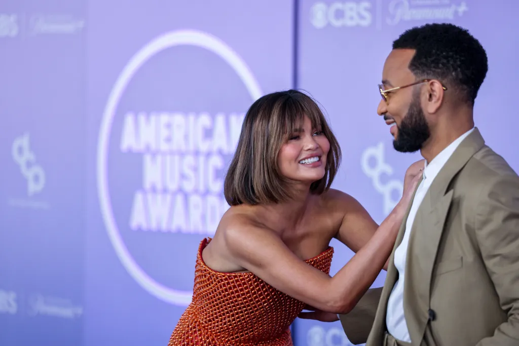 Chrissy Teigen and John Legend on the red carpet of the 52nd American Music Awards.