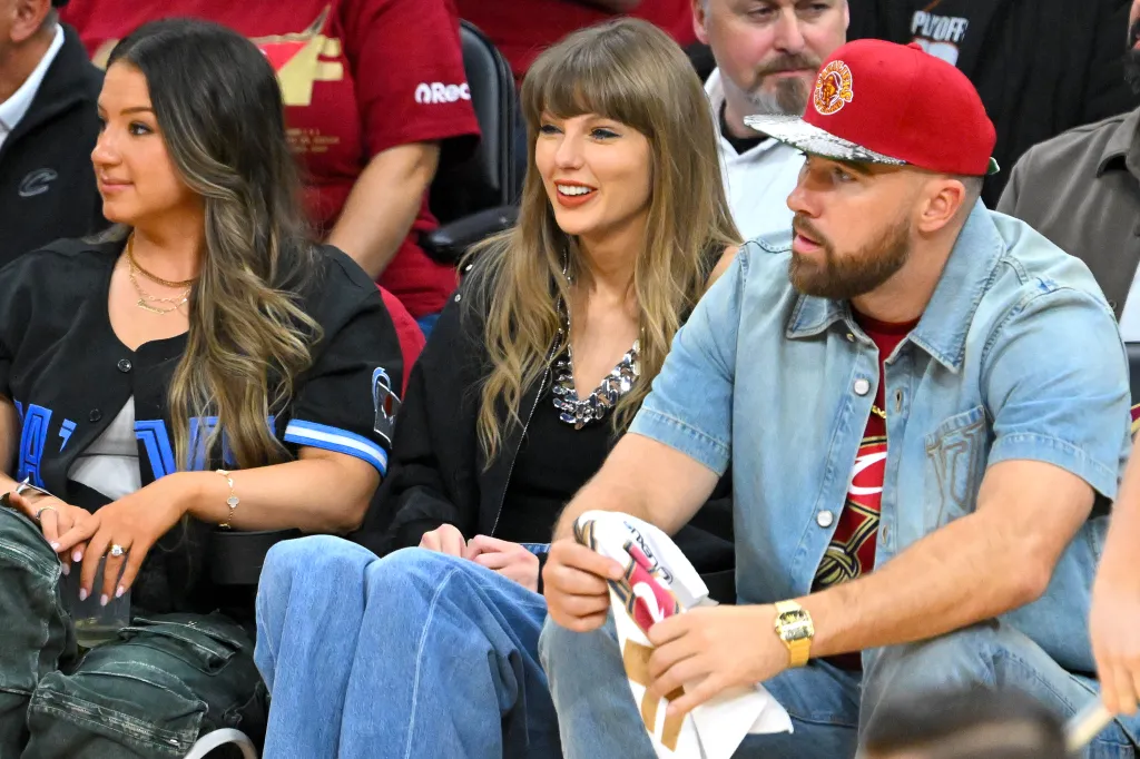 Singer Taylor Swift and Travis Kelce attending a basketball game.