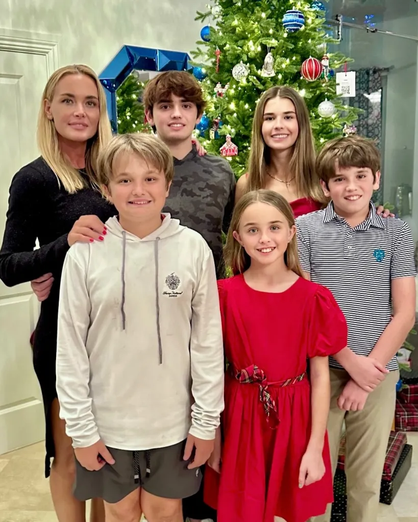 Vanessa Trump with her five children in front of a Christmas tree.