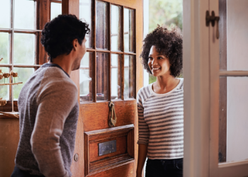 4 Green Flags to Look for the First Time You See His Apartment (That Aren’t Soap and Toilet Paper)