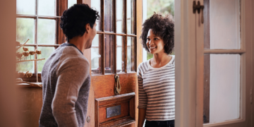 4 Green Flags to Look for the First Time You See His Apartment (That Aren’t Soap and Toilet Paper)