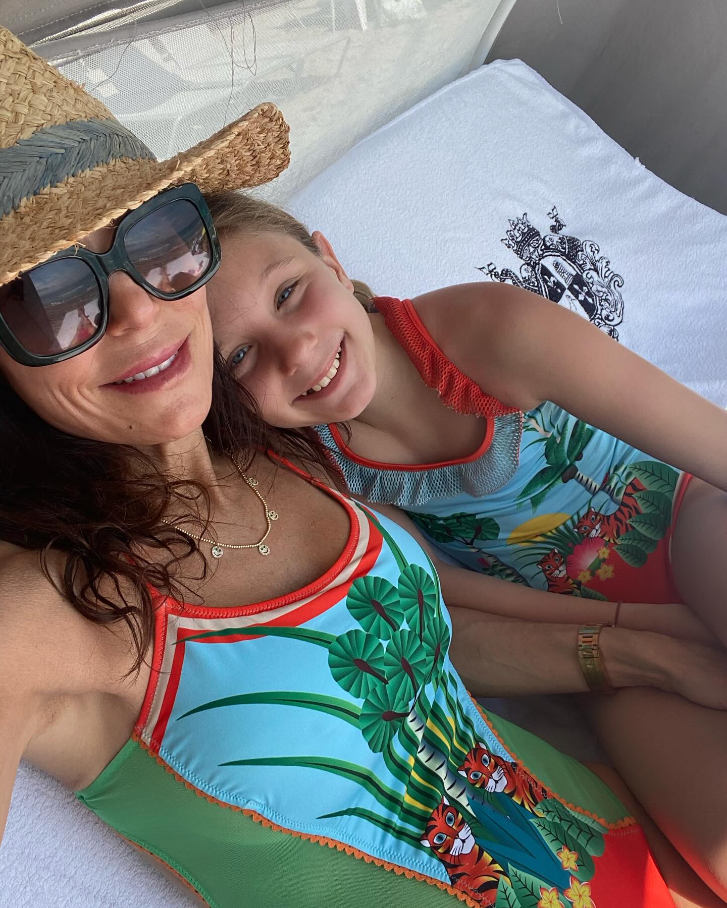 Bethenny Frankel and her daughter Bryn in swimsuits.