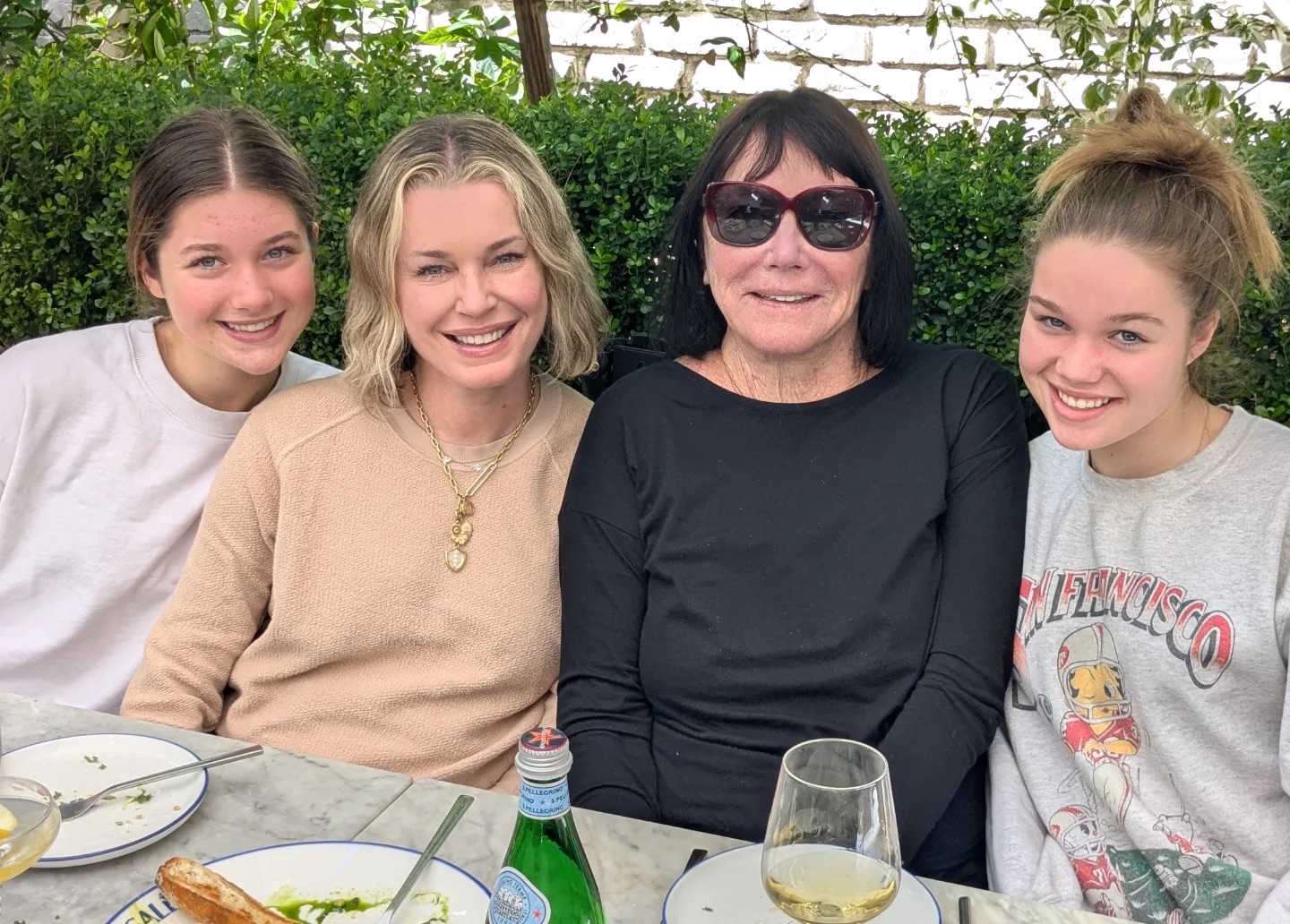 Rebecca Romijn, with her twin daughters and mother-in-law.