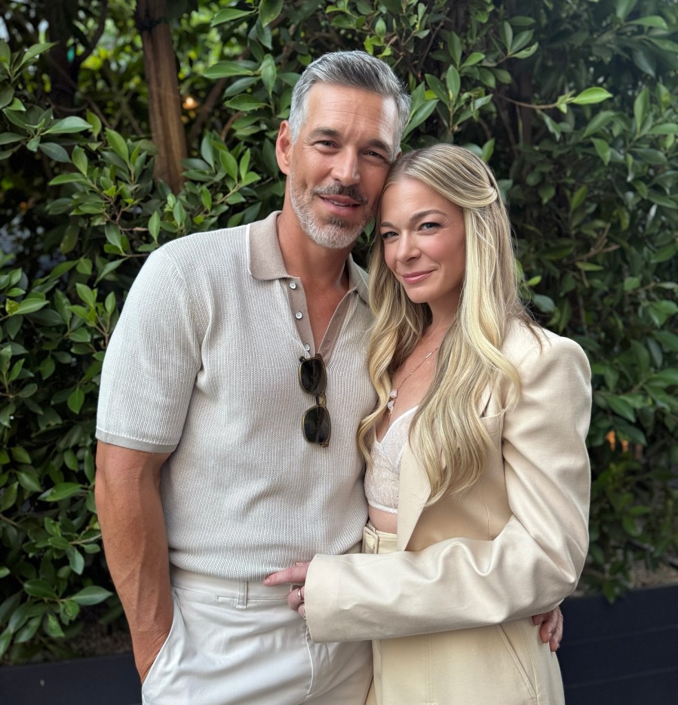 LeAnn Rimes and Eddie Cibrian posing together.