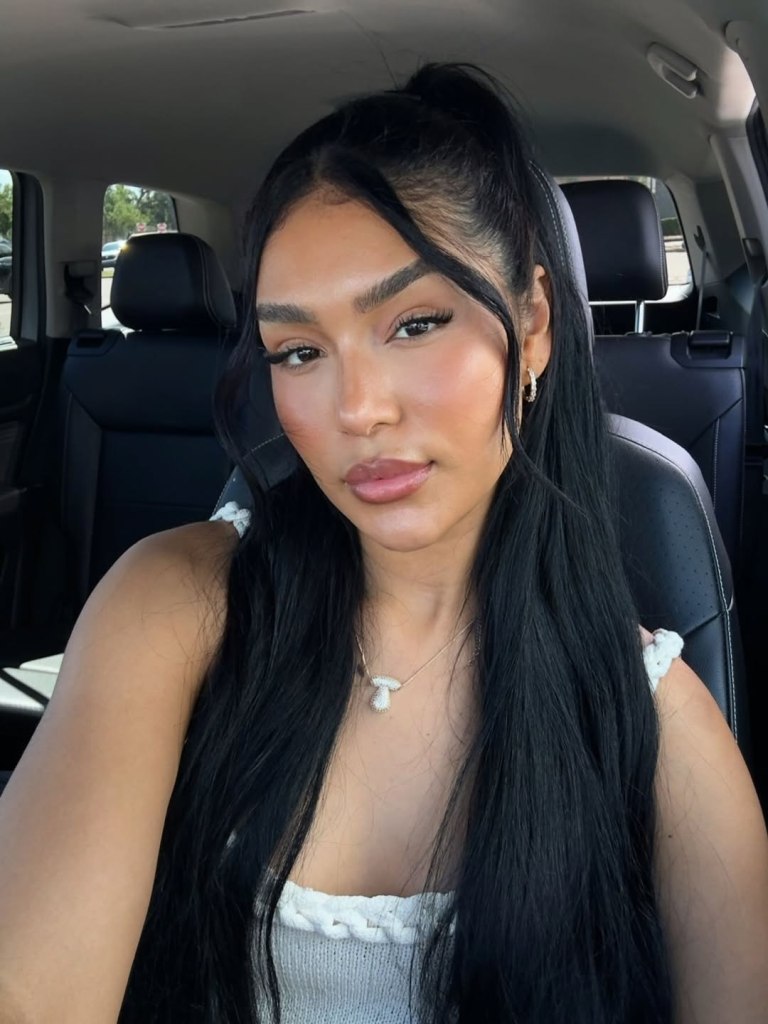 90 Day Fiance star Thais Ramone in a car.