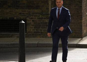 Wes Streeting Resigns and Calls for Leadership Contest to Replace Starmer