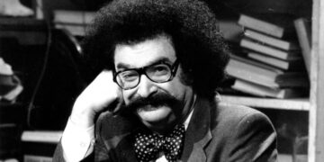 Gene Shalit, Film Critic Bristling With Hair and Puns, Dies at 100