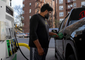 Average U.S. Gasoline Price Falls Below $4 for First Time in Months