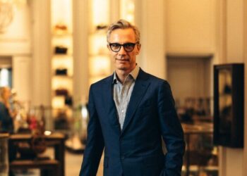 Saks Emerges From Bankruptcy With Plan to Focus on Luxury Shopping and Service