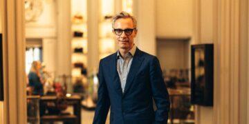 Saks Emerges From Bankruptcy With Plan to Focus on Luxury Shopping and Service