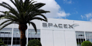 SpaceX Sets Milestone With World’s Largest I.P.O., Furthering Musk’s Power