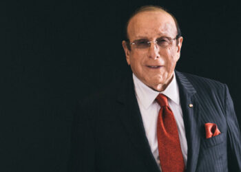 Clive Davis, Hitmaking Titan of the Music Industry, Dies at 94