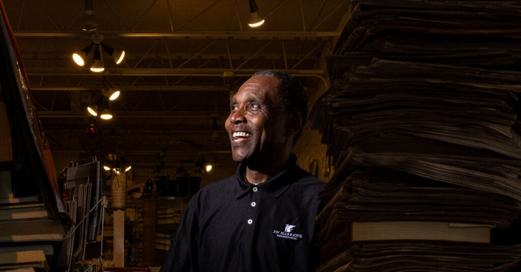 Can a Seller of Yesterday’s News Avoid Becoming It? A Newsstand in D.C. Tries.