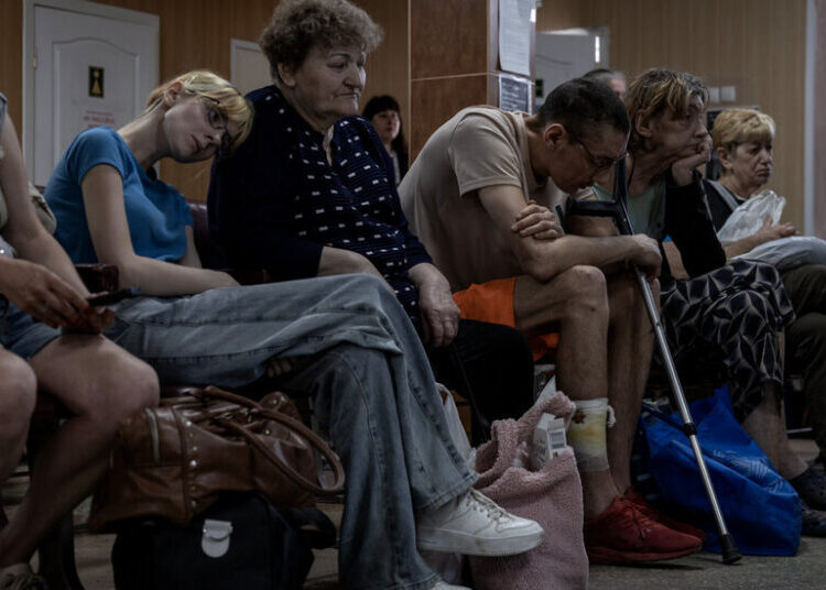 Thousands Are Fleeing Ukraine’s Donbas Strongholds as Russia Pushes Closer