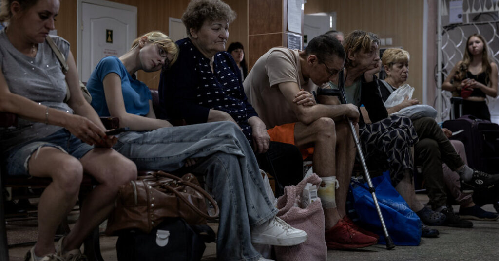 Thousands Are Fleeing Ukraine’s Donbas Strongholds as Russia Pushes Closer