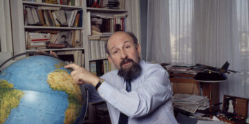 Yves Lacoste, Who Exposed U.S. Bombing of Vietnam’s Waterways, Dies at 96