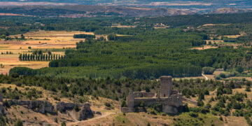 A Long-Awaited Eclipse Lifts ‘Emptied Spain’ Out of the Shadows