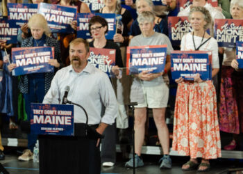 Poll Shows Maine’s Quirky Political Contours