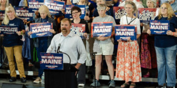 Poll Shows Maine’s Quirky Political Contours