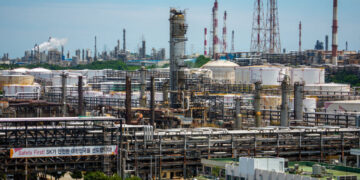 How a Jet Fuel Refinery Is Scrambling After the Iran War Oil Shock