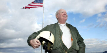 Bruce Crandall, Part of a Heroic Rescue Mission in Vietnam, Dies at 93