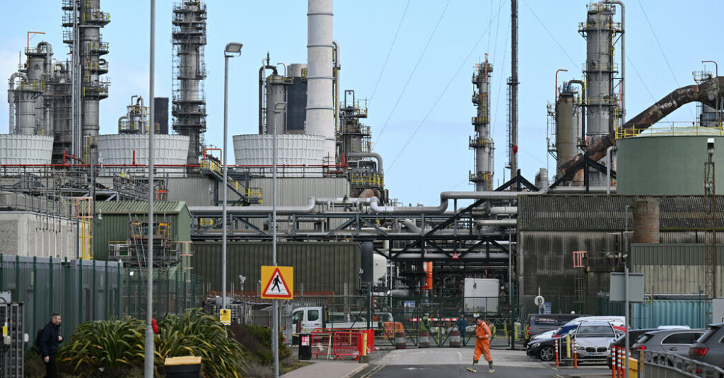 Even if Oil Prices Peak Soon, the Global Economy Will Slow This Year