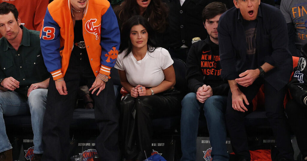 Want Courtside Seats for the Knicks? Be Rich, Famous and a Die-Hard Fan.