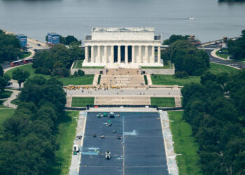 Trump Plans to Create a Promenade at the Lincoln Memorial