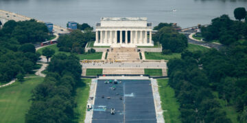 Trump Plans to Create a Promenade at the Lincoln Memorial