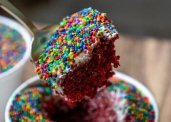 What Are All Those People Waiting in Line for? Cake in a Cup.