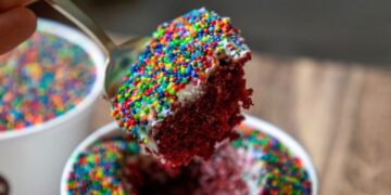 What Are All Those People Waiting in Line for? Cake in a Cup.